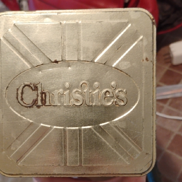 Red Tin Salted Crackers - Picture 2 of 3